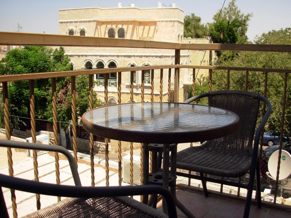 The Little House In Bakah Hotell Jerusalem Eksteriør bilde